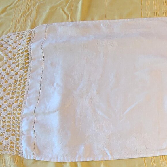 Four Beautiful Vintage Hand Embroidered Table Runners - Dresser Scarves - Picture 4 of 12